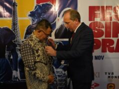 O cineasta indonésio Garin Nugroho é elevado ao posto mais alto no prêmio de artes da França O cineasta indonésio Garin Nugroho é elevado ao posto mais alto no prêmio de artes da França