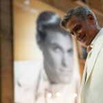 O compositor de 'Jay Kelly', Nicholas Britell, fala sobre o uso de um piano de feltro e fita analógica para gravar a trilha sonora do filme