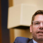 O deputado Eric Swalwell compara Jesus, Maria e José a migrantes ilegais no Natal