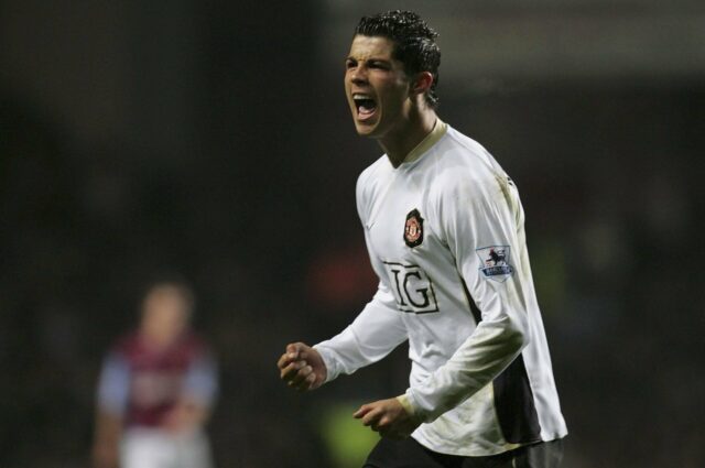 O dia em que Paul Scholes roubou a cena de Cristiano Ronaldo marca gol contra o Aston Villa, 2006