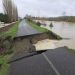 O dique no Green River falha em Tukwila; chegar a um terreno mais alto imediatamente