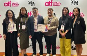 O diretor de ‘Quezon’, Jerrold Tarog, define o filme de terror ‘Knock Three Times’ para o CreaZion Studios O diretor de 'Quezon', Jerrold Tarog, define o filme de terror 'Knock Three Times' para o CreaZion Studios