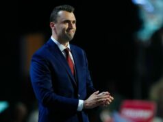 O discurso do cliente Chico Target sobre a camisa Charlie Kirk do funcionário explode O discurso do cliente Chico Target sobre a camisa Charlie Kirk do funcionário explode