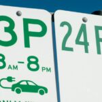 Sydney, Austrália - 18 de julho de 2019: Uma estação de carregamento de veículos elétricos está agora disponível ao público na icônica Bondi Beach, no leste de Sydney.