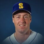 O ex- Mariners escolhido para o primeiro turno do draft, Mike Campbell, negociou o acordo com Randy Johnson, morto aos 61 anos