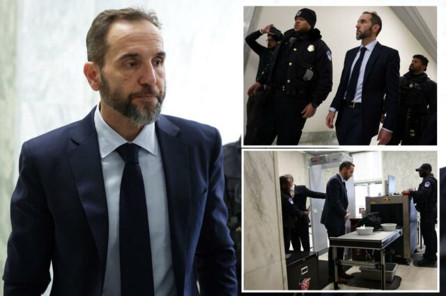 O ex-advogado especial Jack Smith chega para enfrentar o comitê da Câmara para depoimento sobre os processos de Trump
