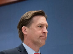 O ex-senador Ben Sasse enfrenta o estágio 4 do câncer com a fé cristã: ‘Oriente nossos corações para a esperança do que está por vir’ O ex-senador Ben Sasse enfrenta o estágio 4 do câncer com a fé cristã: 'Oriente nossos corações para a esperança do que está por vir'