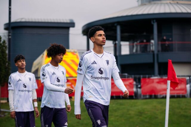 Noah Ajayi lidera o Man Utd sub-18