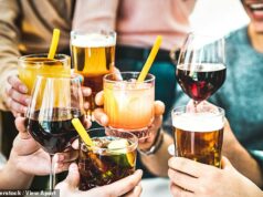 O fator que pode revelar se você terá uma forte ressaca… e NÃO é o número de bebidas que você consumiu O número de bebidas que você consome pode importar menos do que o quão bêbado você se sente, de acordo com um estudo