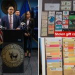 O promotor público do condado de Suffolk, Raymond A. Tierney, em uma entrevista coletiva anunciando acusações contra um funcionário dos correios do USPS.