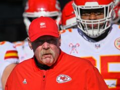 O futuro de Andy Reid revelado quando a dinastia dos Chiefs chega ao fim Andy Reid entra em campo com os Chiefs antes do jogo contra os Titans em 21 de dezembro de 2025.