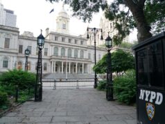 O grande aumento salarial de US$ 24 mil da Câmara Municipal é apenas uma fatia de sua ganância egoísta O grande aumento salarial de US$ 24 mil da Câmara Municipal é apenas uma fatia de sua ganância egoísta