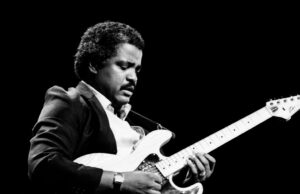 O guitarrista Phil Upchurch, que tocou com Donny Hathaway e Michael Jackson, morre aos 84 anos O guitarrista Phil Upchurch, que tocou com Donny Hathaway e Michael Jackson, morre aos 84 anos