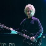 O guitarrista do The Cure, Perry Bamonte, morreu aos 65 anos