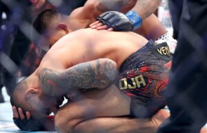 O lutador do UFC Alexandre Pantoja sofre uma lesão grotesca no cotovelo no início da partida GettyImages-2243138155 Lesão no tornozelo de Cam Skattebo