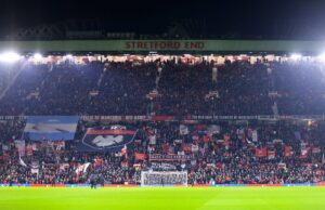 O meio-campista Man Utd está pensando em assinar agora e diz publicamente que acha Old Trafford “especial” Tyler Adams jogando contra o Sunderland