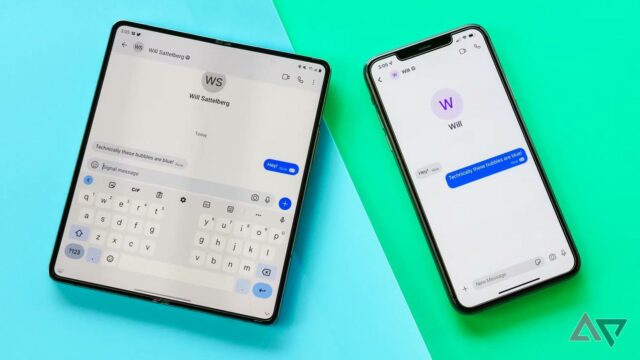 Algumas recomendações de séries com um botão de reset acima mostrando uma mulher enviando mensagens em seu telefone com o RCS ativado e o logotipo do Mensagens do Google em segundo plano.