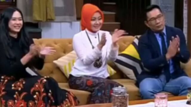 O momento em que Aura Kasih estava no mesmo quadro que Ridwan Kamil e Atalia em um programa de TV estava no centro das atenções
