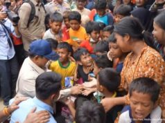 O momento em que Prabowo se ajoelhou e abraçou crianças refugiadas em Aceh Tamiang O momento em que Prabowo se ajoelhou e abraçou crianças refugiadas em Aceh Tamiang