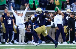 O mundo do futebol universitário se irrita com o desprezo da chave CFP de Notre Dame Notre Dame running back Jeremiyah Love