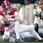 O técnico da Geórgia, Kirby Smart, e seus jogadores comemoram após a conquista do título da SEC. O quarterback do Alabama, Ty Simpson, é abordado pela Geórgia.