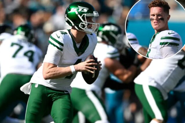 Jets QB Brady Cook em ação contra os Jaguars.