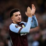 Jadon Sancho jogando pelo Aston Villa