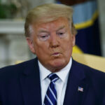 ARQUIVO - A procuradora-geral de Nova York, Letitia James, fala durante uma entrevista coletiva em frente ao tribunal federal de Manhattan, em Nova York, 14 de fevereiro de 2025. (AP Photo / Yuki Iwamura, Arquivo)