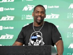 O positivo que Aaron Glenn tirou da estreia de Chris Harris como coordenador defensivo O coordenador defensivo dos Jets, Chris Harris, fala à mídia.