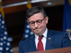 O presidente da Câmara Johnson implora aos republicanos que mantenham as preocupações privadas após uma semana tumultuada Yahoo news home