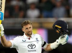 O primeiro século de Root na Austrália supera os 6 postigos de Starc enquanto a Inglaterra recebe honras no Dia 1 lightbox-info