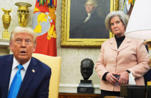 O principal assessor de Trump expõe o caos na Casa Branca – e lamenta O vice-presidente JD Vance apresenta um episódio de