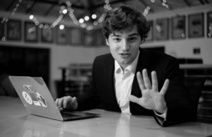 O principal repórter de Stanford aborda a cultura de startups ‘encharcada de dinheiro’ do Vale do Silício O principal repórter de Stanford aborda a cultura de startups 'encharcada de dinheiro' do Vale do Silício