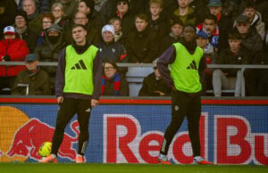 O que Kobbie Mainoo fez antes de entrar contra o Palace parecia preocupante, não terminou bem para Ten Hag antes Crystal Palace x Manchester United - Premier League