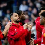 Matheus Cunha warming up against Tottenham