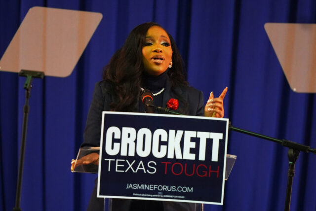 O que a oferta de Jasmine Crockett significa para a O deputado estadual do Texas, James Talarico, fala durante uma manifestação para protestar contra as audiências de redistritamento no Capitólio do Texas, quinta-feira, 24 de julho de 2025, em Austin, Texas. (Foto AP/Eric Gay)