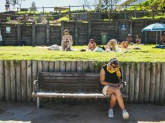 O que são terceiros lugares? Eles estão desaparecendo ou apenas mudando? Tempo quente, onda de calor, praia, resfriamento, calor sufocante, insuportável, calor. Os moradores de Sydney migram para Bondi Beach para se refrescar nas águas frias, já que as temperaturas devem subir ao longo do dia, domingo, 21 de janeiro de 2024