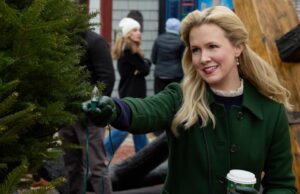 O que você encontrará em (quase) todos os filmes de férias marcantes: neve falsa, árvores O que você encontrará em quase todos os filmes de férias marcantes: Um Natal em Newport