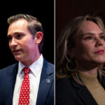 O presidente da Câmara dos EUA, Mike Johnson, responde a perguntas de repórteres ao lado do candidato republicano do Distrito 7, Matt Van Epps, no celeiro de carros do bilionário Willis Johnson em Franklin, Tennessee, em 1º de dezembro.