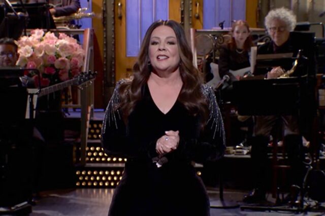 O retorno dramático de 'SNL' de Melissa McCarthy provoca reações O retorno dramático de 'SNL' de Melissa McCarthy provoca reações chocadas com a aparente perda de peso
