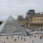 O rompimento do cano no Louvre danifica entre 300 e 400 livros raros da coleção da biblioteca de antiguidades egípcias