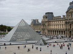 O rompimento do cano no Louvre danifica entre 300 e 400 livros raros da coleção da biblioteca de antiguidades egípcias O rompimento do cano no Louvre danifica entre 300 e 400 livros raros da coleção da biblioteca de antiguidades egípcias