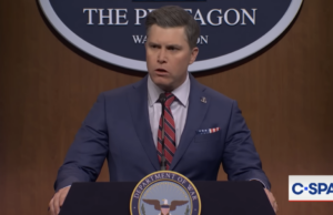 O secretário de Defesa Pete Hegseth aborda o ataque venezuelano na abertura fria do SNL O secretário de Defesa Pete Hegseth aborda o ataque venezuelano na abertura fria do SNL