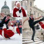 O senador republicano de Indiana causa alvoroço com imagens de IA dele mesmo derrotando o Papai Noel - e depois chama os críticos de 'flocos de neve'