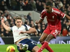 O técnico do Liverpool, Slot, culpa o ‘imprudente’ van de Ven pela lesão de Isak O técnico do Liverpool, Slot, culpa o 'imprudente' van de Ven pela lesão de Isak