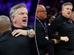 O técnico do Timberwolves, Chris Finch, teve que ser contido pela equipe ao ser expulso do jogo em cena selvagem A equipe restringe o técnico do Minnesota Timberwolves, Chris Finch, depois que um árbitro o expulsou por persegui-lo em uma convocação para o Oklahoma City Thunder no primeiro quarto no Target Center.