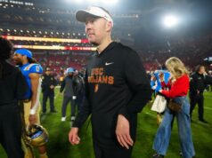 O técnico do USC, Lincoln Riley, critica Notre Dame depois que uma rivalidade icônica chega ao fim O técnico do Southern California Trojans, Lincoln Riley, reagindo após o jogo.