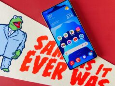 O teste interno One UI 8.5 vai ao ar para uma longa lista de dispositivos Galaxy Câmeras Samsung Galaxy S25 Ultra mostradas contra uma árvore