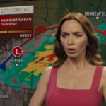 Emily Blunt como meteorologista em 'Disclosure Day'.
