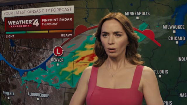 Emily Blunt como meteorologista em 'Disclosure Day'.